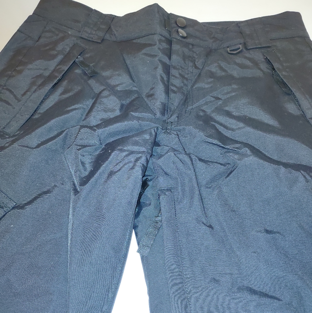 Women snow pants size small.